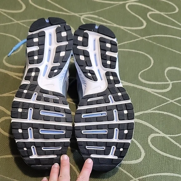 Nike Women's Athletic Shoes in Gray and Blue - Picture 8 of 8